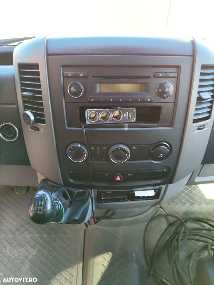 Mercedes-Benz Sprinter - 11