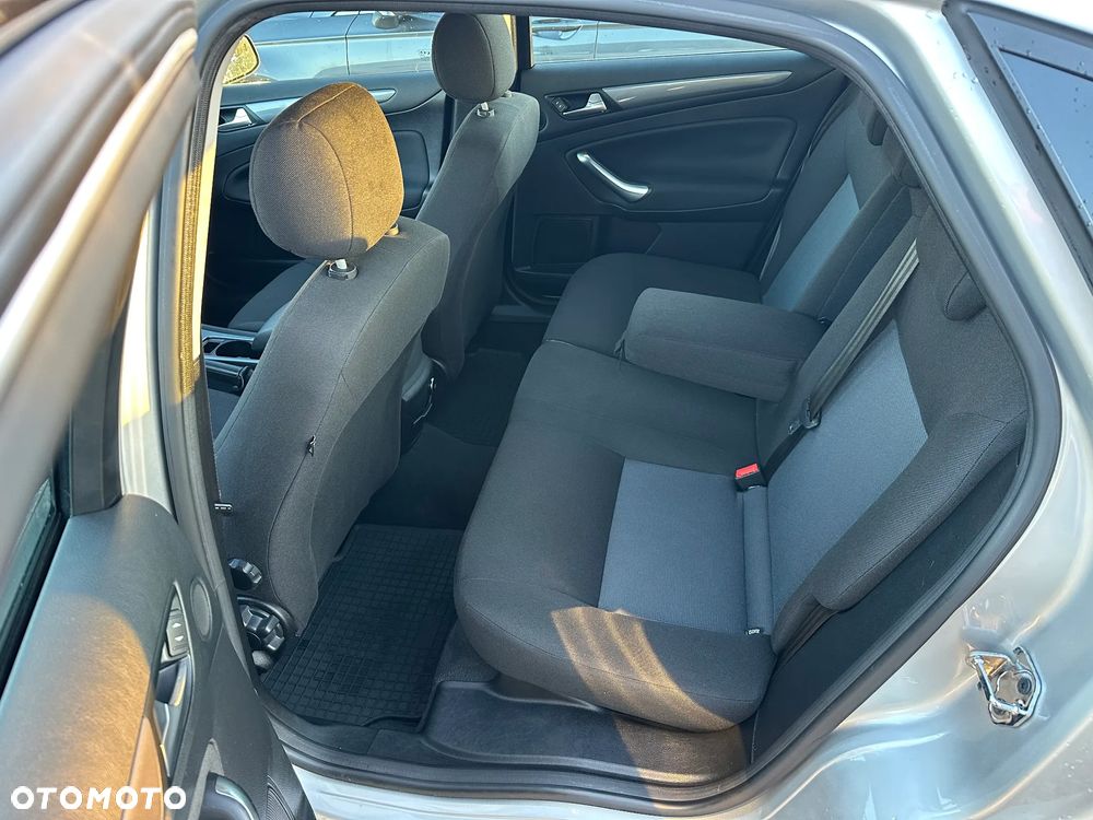 Ford Mondeo 1.6 Ambiente - 10