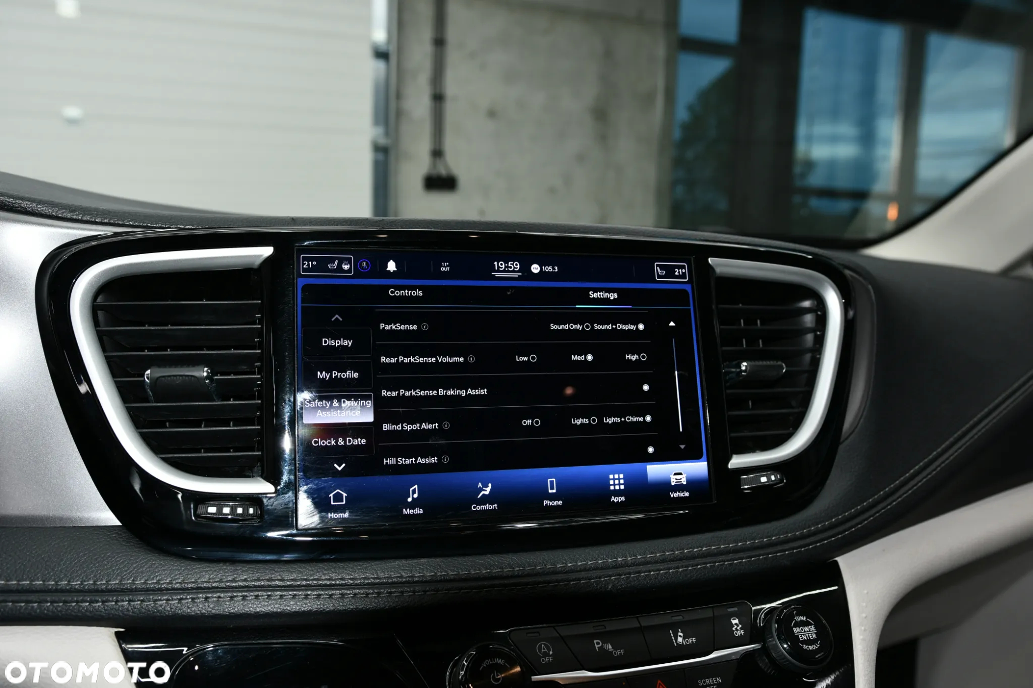 Chrysler Pacifica - 26