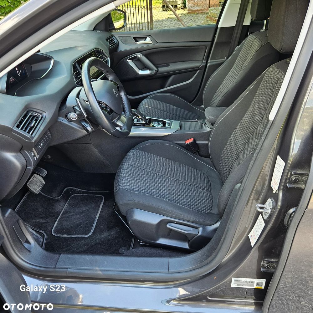 Peugeot 308 BlueHDi 130 EAT8 Allure - 13