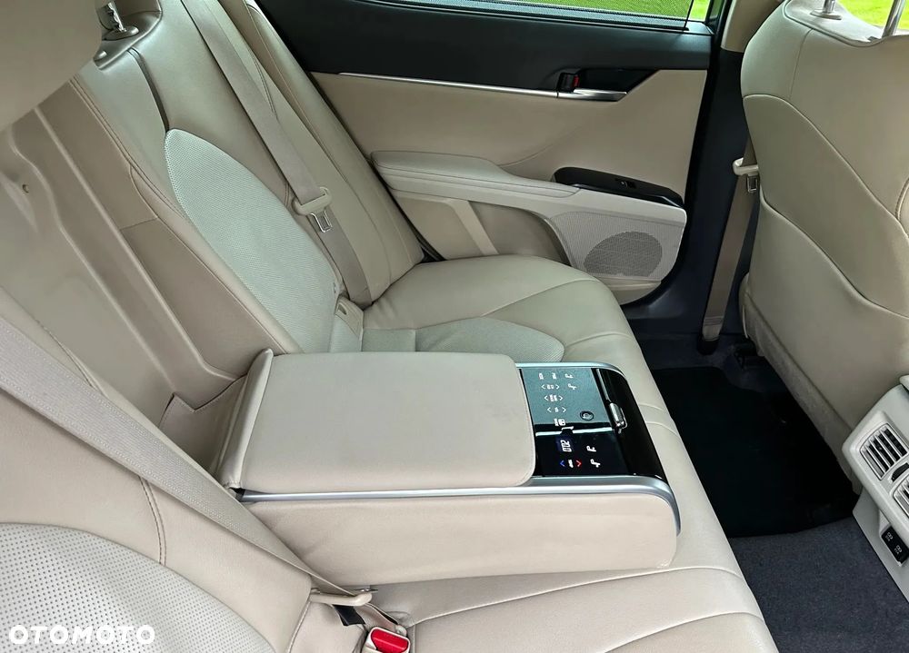 Toyota Camry - 7