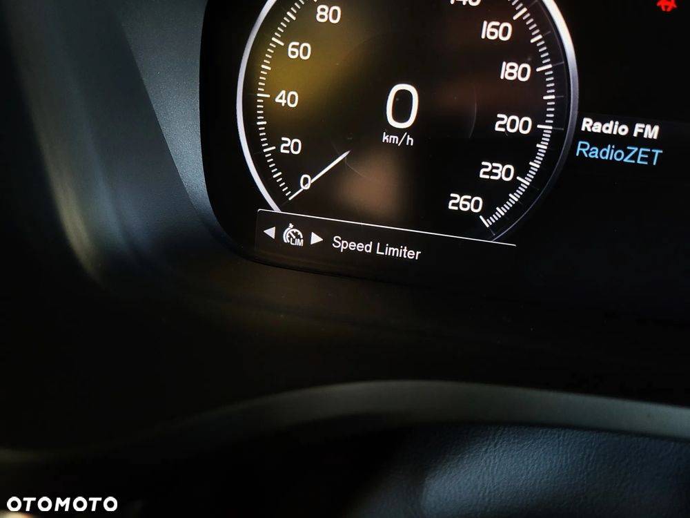 Volvo V60 B4 D Momentum - 27