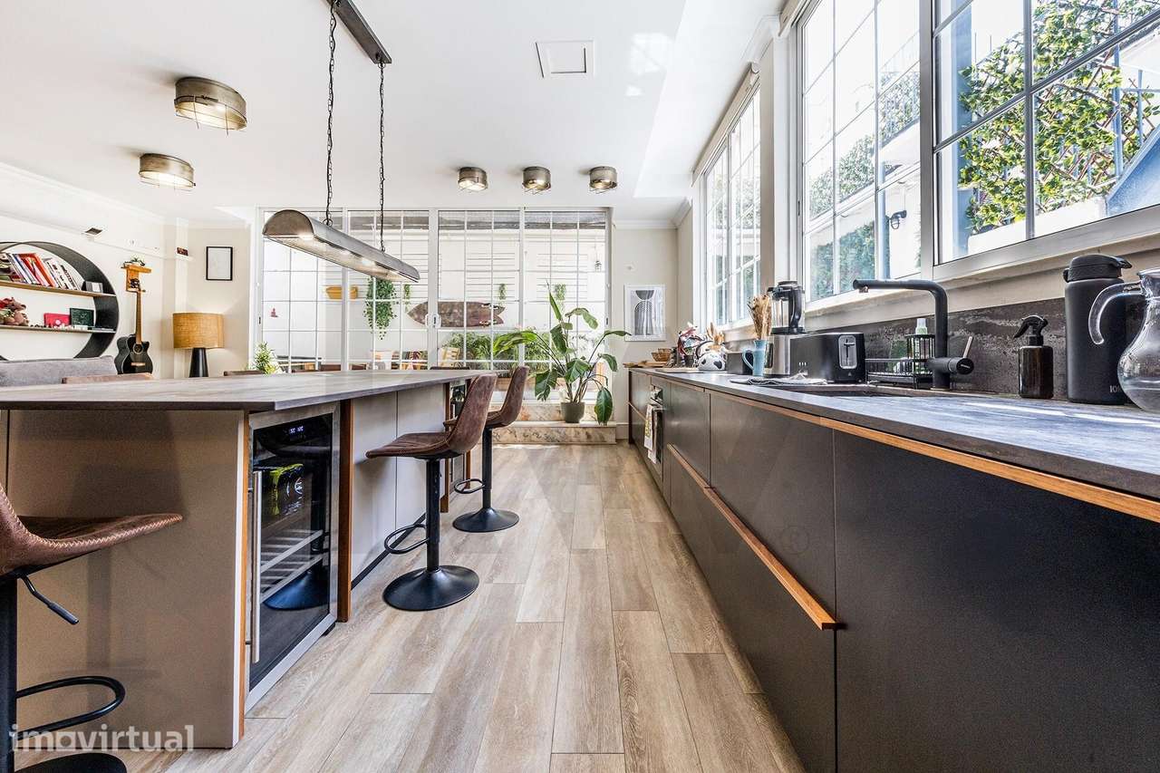Apartamento T4 com Terraço | Totalmente Remodelado | Arroios - Vista 3