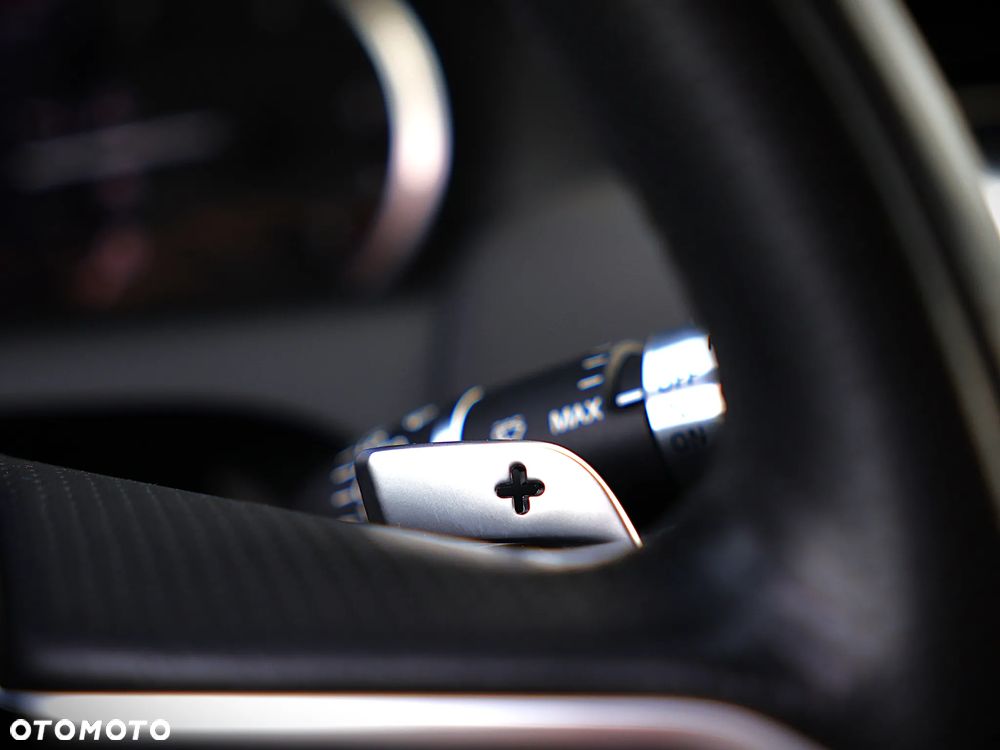 Land Rover Discovery Sport 2.0 D180 R-Dynamic - 18