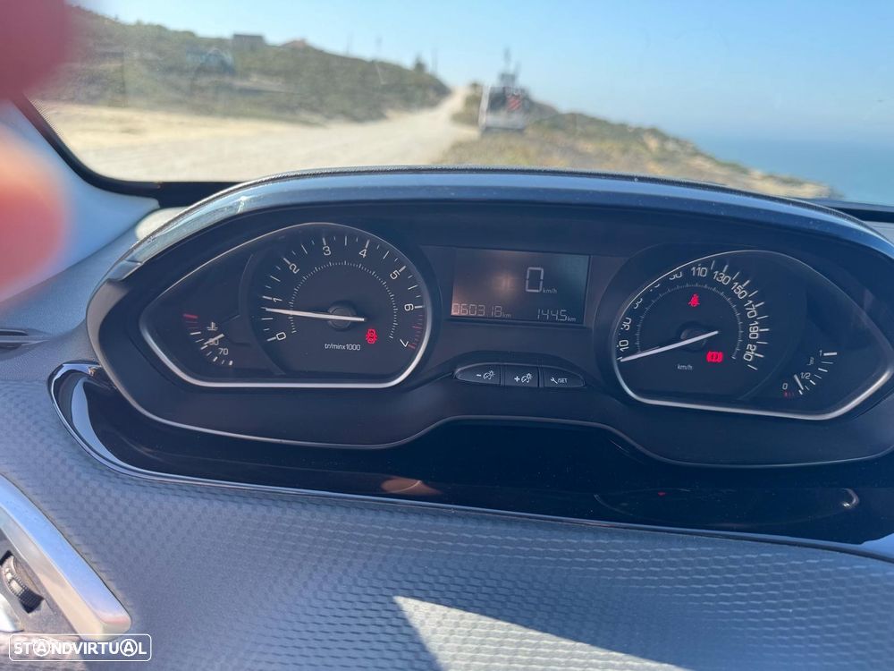 Peugeot 208 1.2 PureTech Style - 16