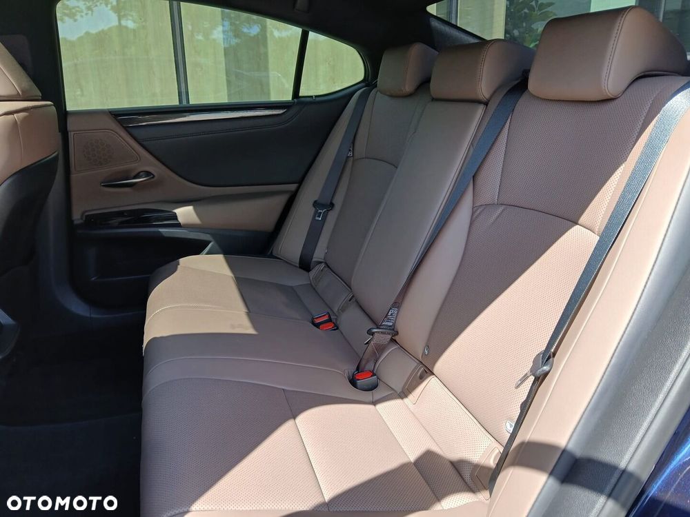 Lexus ES - 8