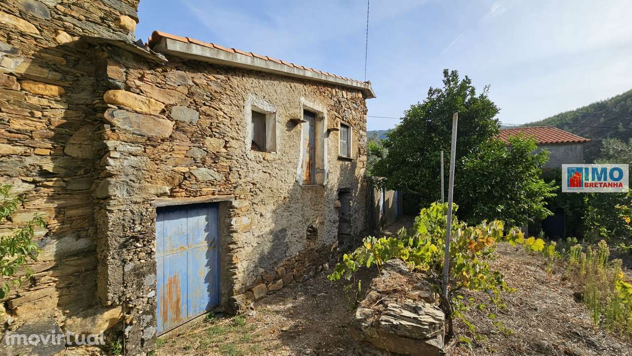 Moradia V2 com bastante terreno para renovar em Vilar Barroco, Malhada - Grande imagem: 3/30