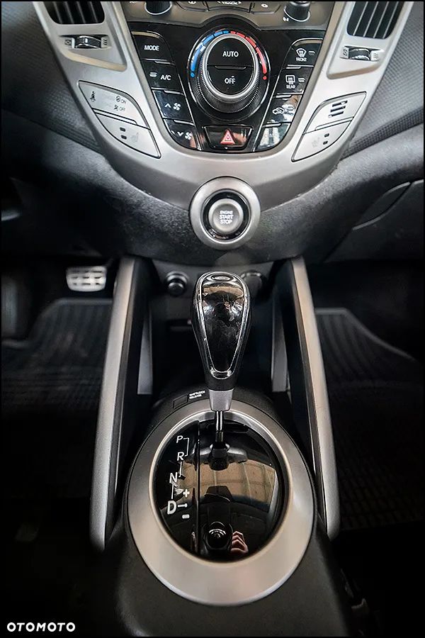 Hyundai Veloster - 23