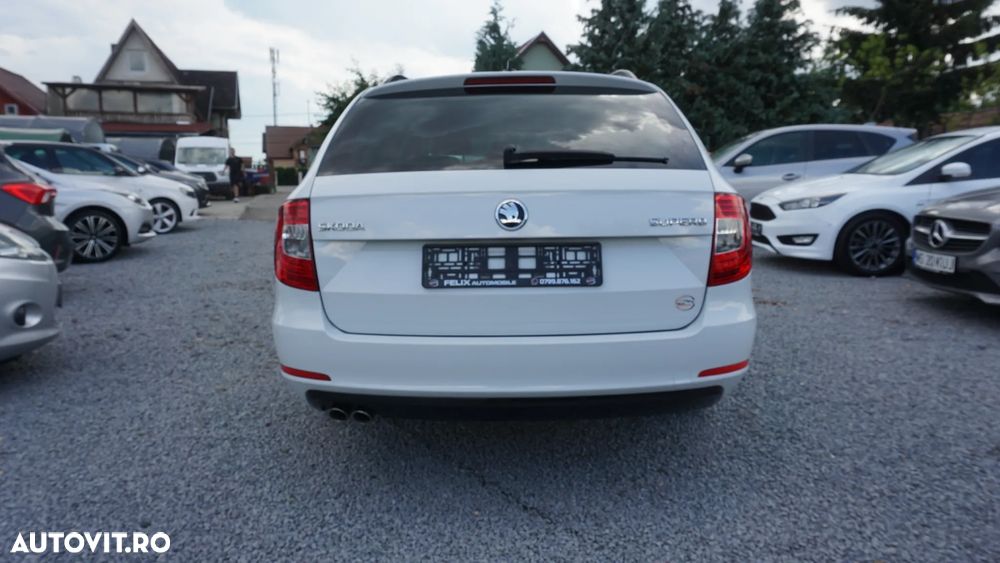 Skoda Superb 2.0 TDI Green tec DSG Elegance - 4