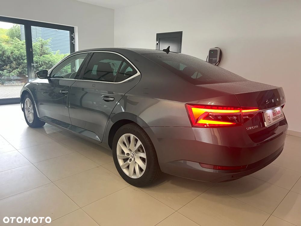 Skoda Superb 2.0 TDI SCR Style DSG - 6