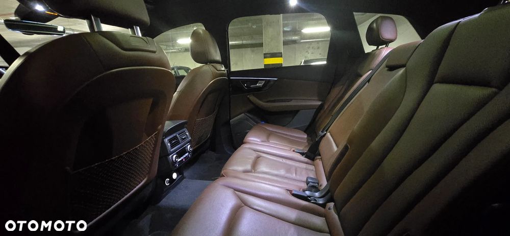 Audi Q7 55 TFSI quattro tiptronic - 13