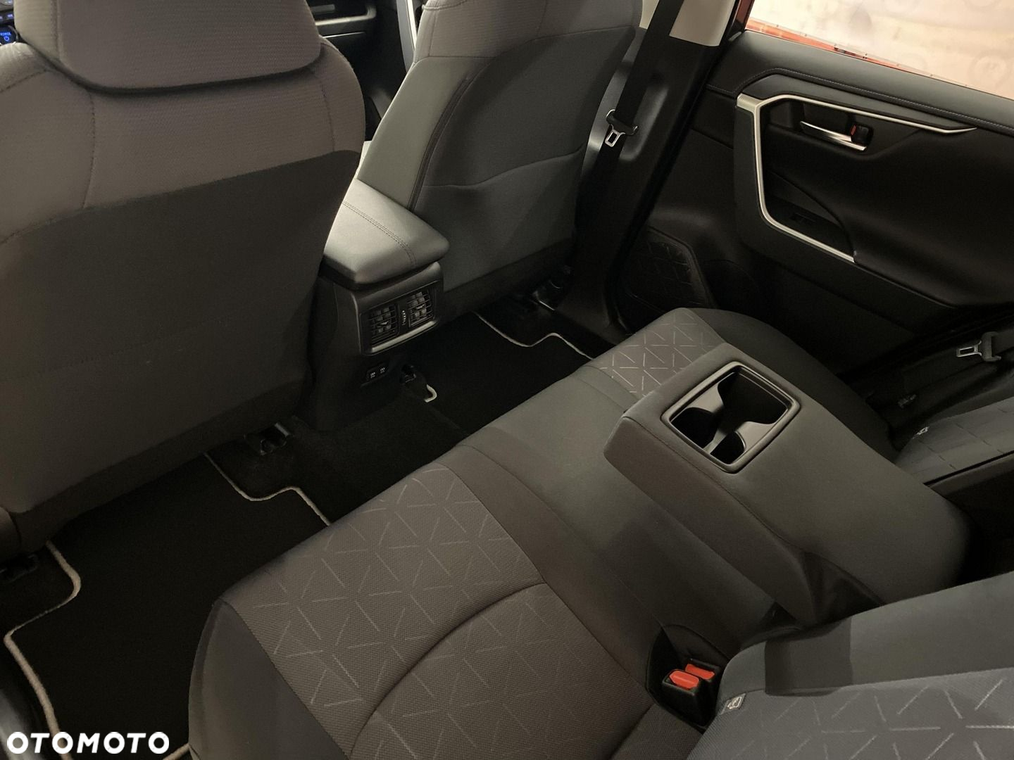 Toyota RAV4 - 11
