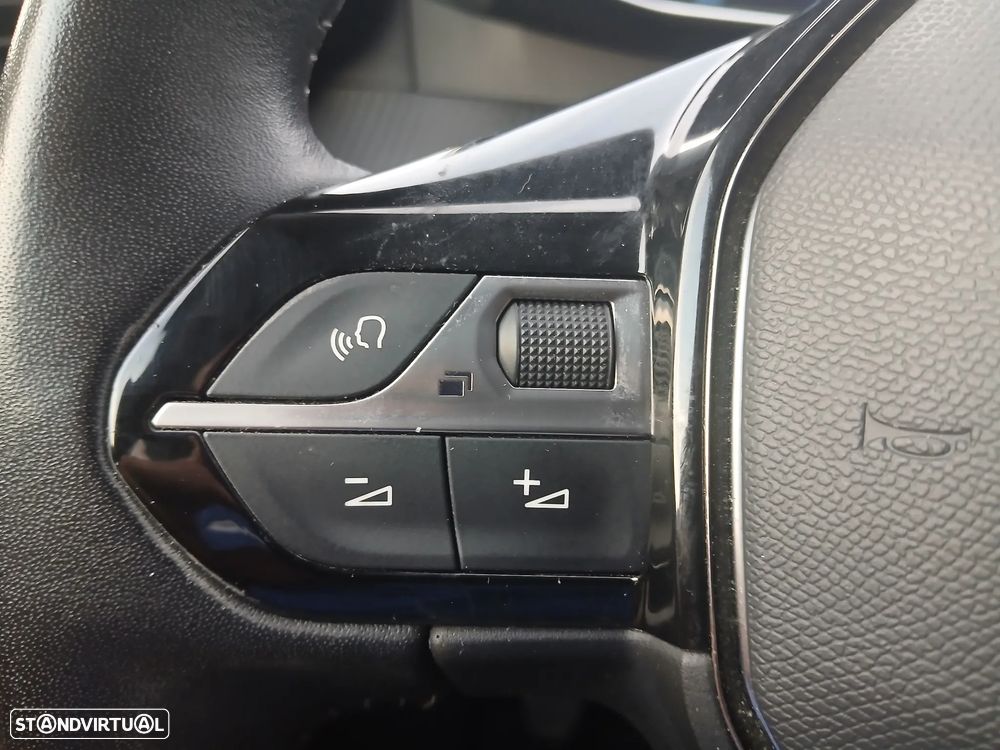 Peugeot 2008 1.2 PureTech Allure - 29