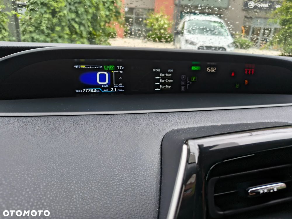 Toyota Prius Hybrid - 13