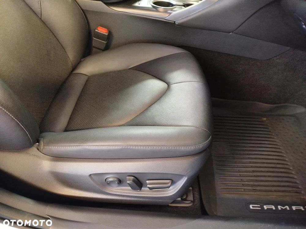 Toyota Camry 2.5 Hybrid Executive CVT - 18