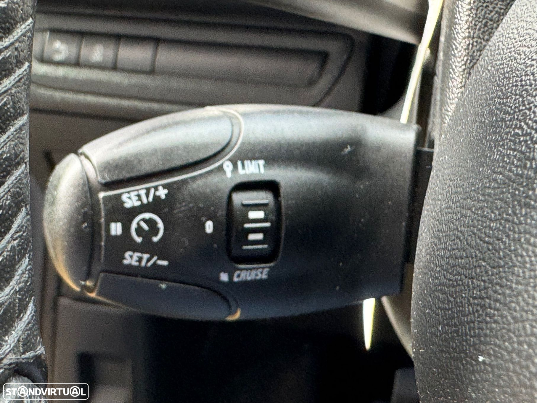 Peugeot 2008 1.6 BlueHDi Style - 32