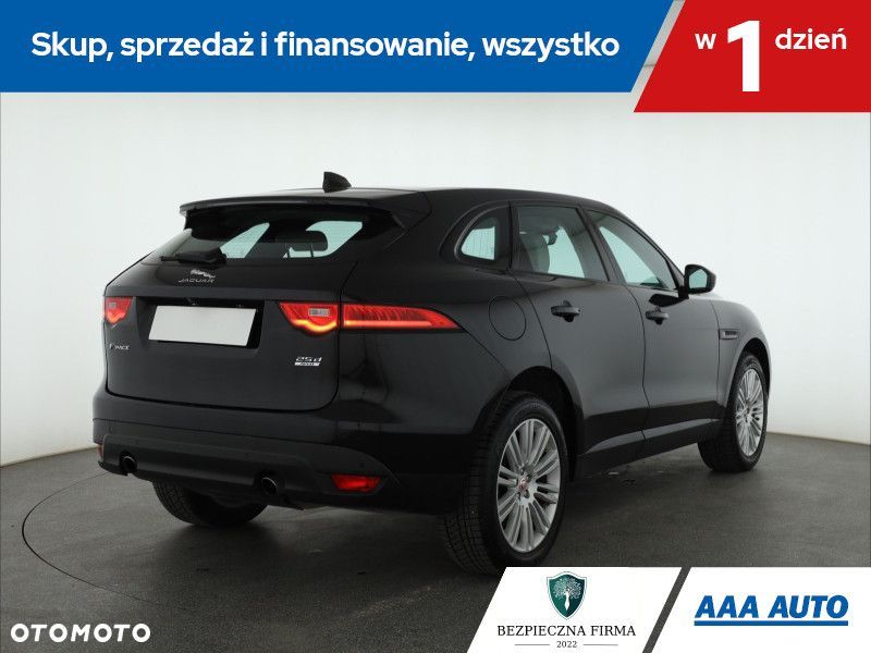 Jaguar F-Pace - 7