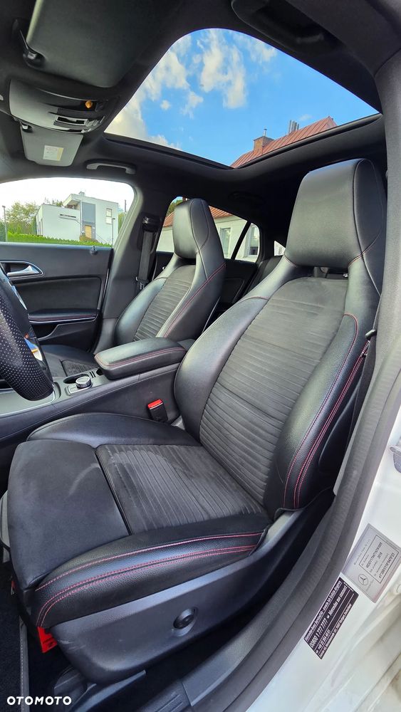 Mercedes-Benz CLA 220 4-Matic AMG Line - 14