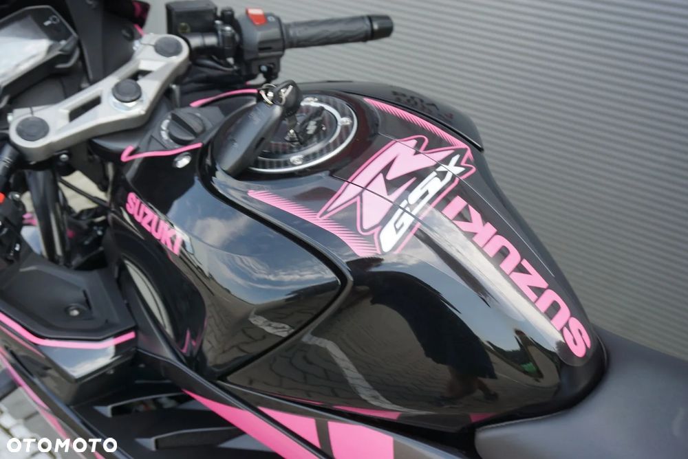 Suzuki GSX - 6