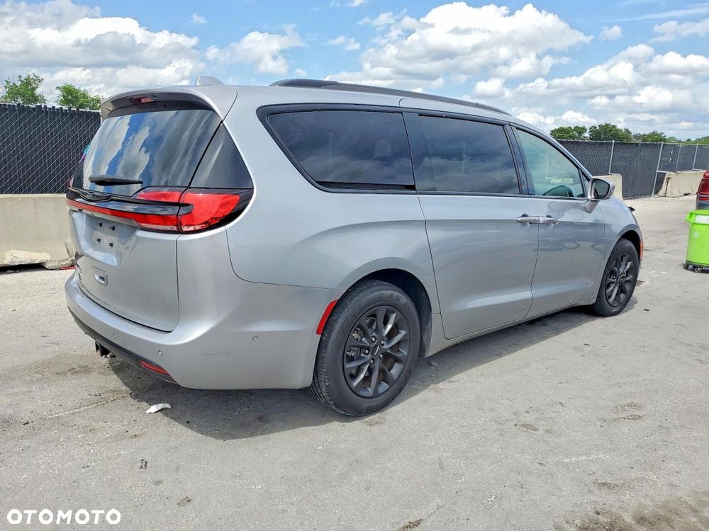 Chrysler Pacifica - 4