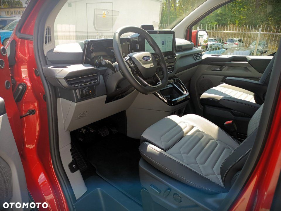 Ford Tourneo Custom - 19
