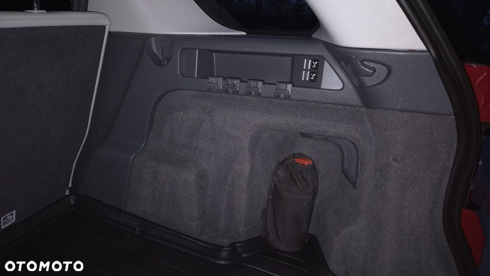 Land Rover Discovery Sport 2.0 TD4 HSE Luxury - 18