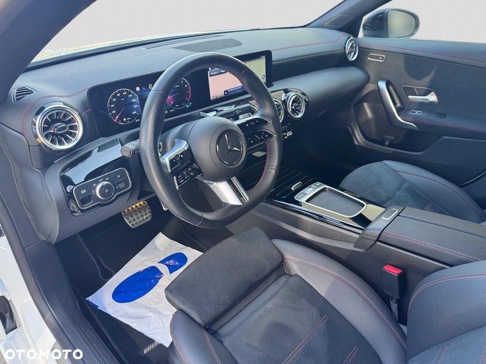 Mercedes-Benz CLA - 13