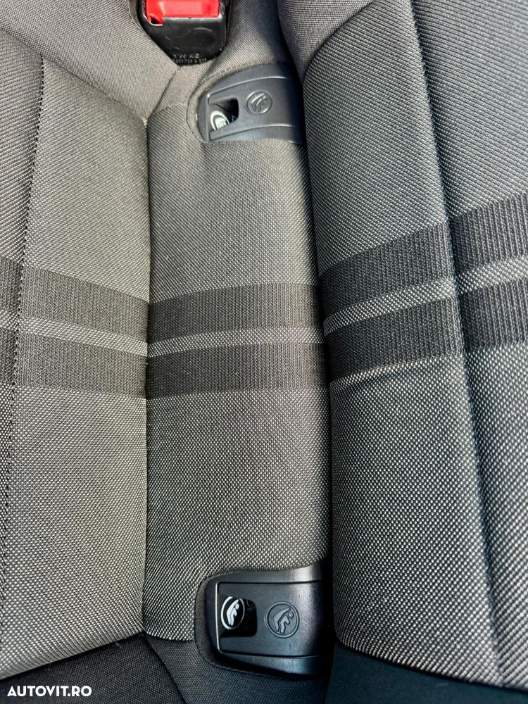 Volkswagen Golf 1.6 TDI BlueMotion Comfortline - 32