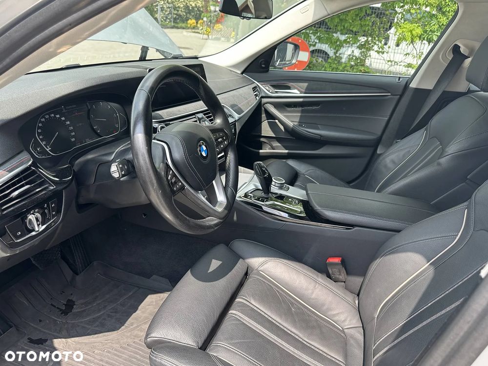 BMW Seria 5 530d xDrive - 9