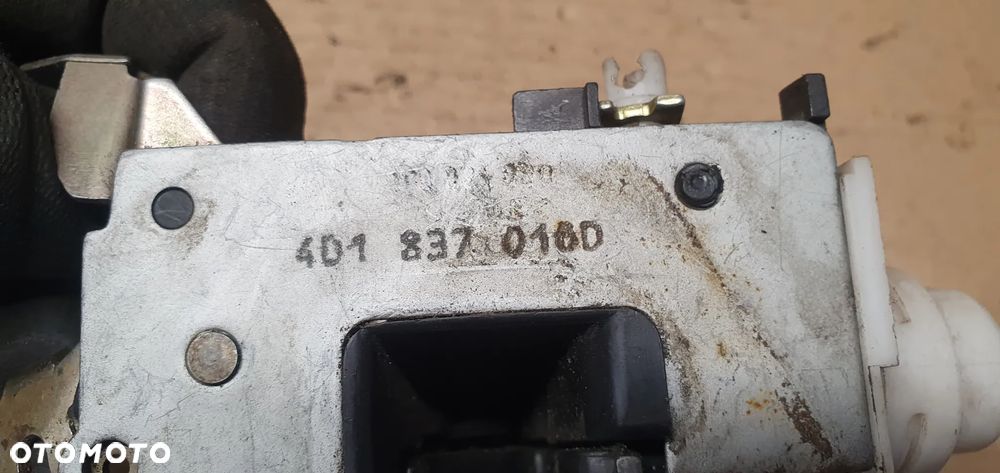 Zamek prawy przód Audi A4 B5 4D1837016D - 4