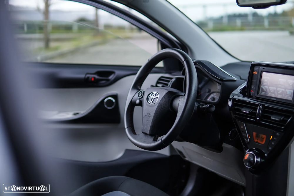 Toyota iQ 1.0 VVT-i 2 MultiDrive EP+NAVI+Bluetooth - 33