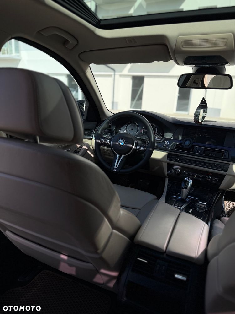 BMW Seria 5 525d xDrive - 13