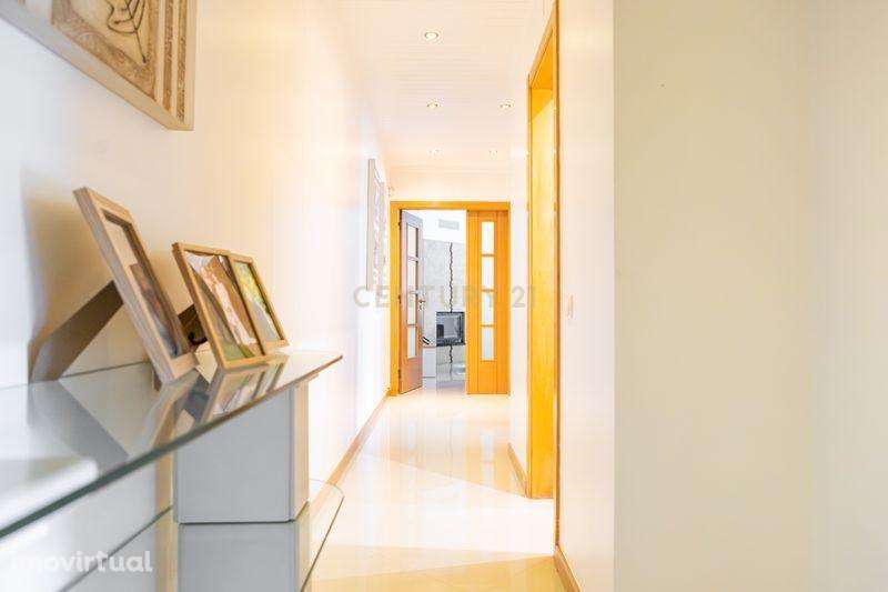 Apartamento T2 com elevador, lugar de estacionamento e arrecadação na - Grande imagem: 2/31