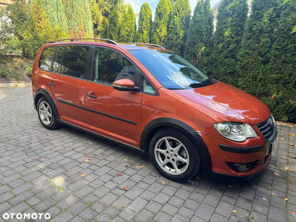 Volkswagen Touran 1.4 TSI Cross DSG - 1