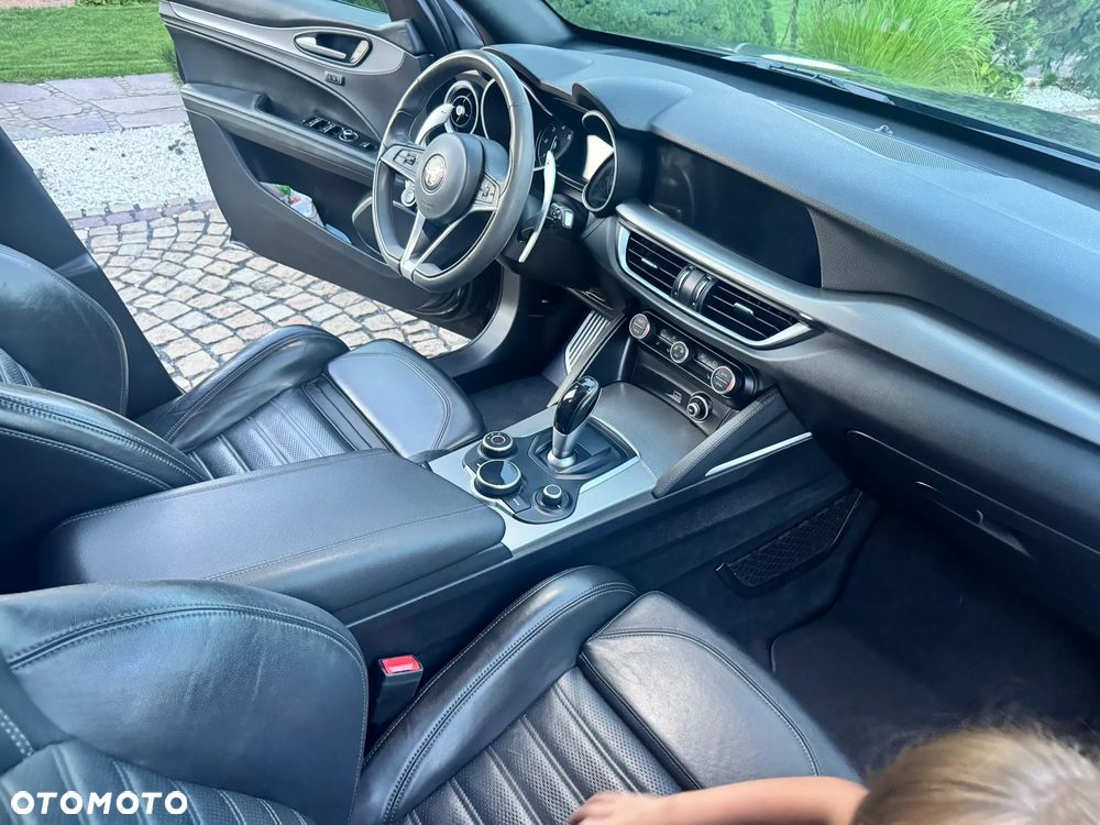 Alfa Romeo Stelvio - 11