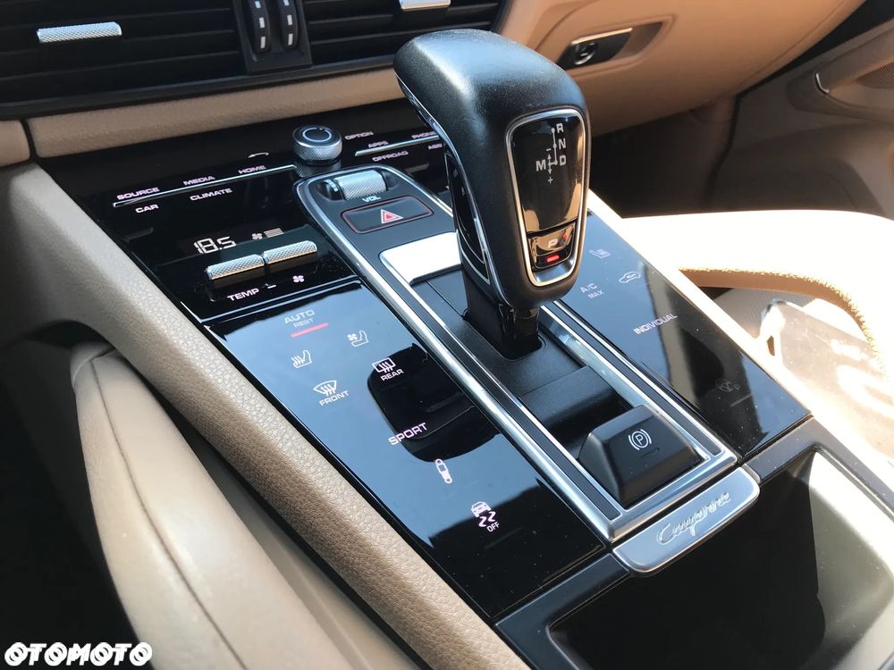 Porsche Cayenne Platinum Edition - 32