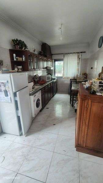 Moradia T3 com anexo independente e quintal em Fernão Ferro - Grande imagem: 5/10
