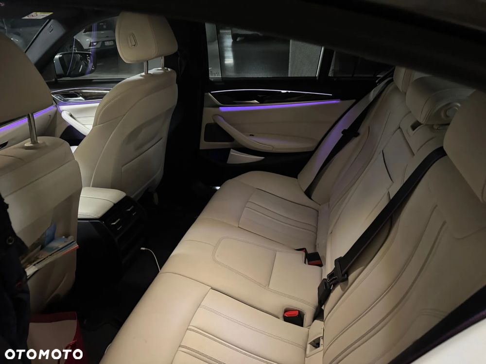 BMW Seria 5 530i xDrive mHEV M Sport sport - 6