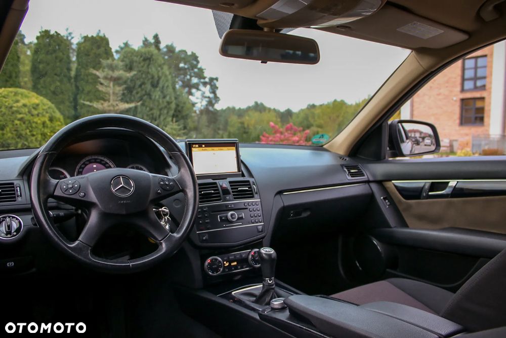 Mercedes-Benz Klasa C 220 CDI Elegance - 31