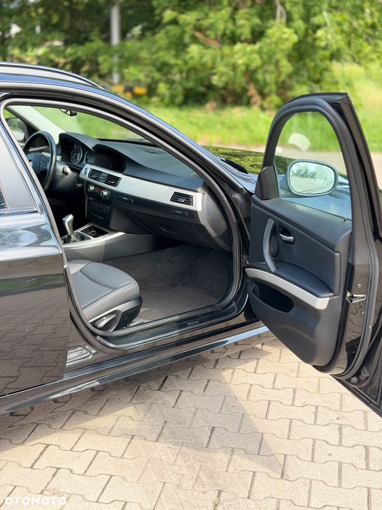 BMW Seria 3 318d - 19