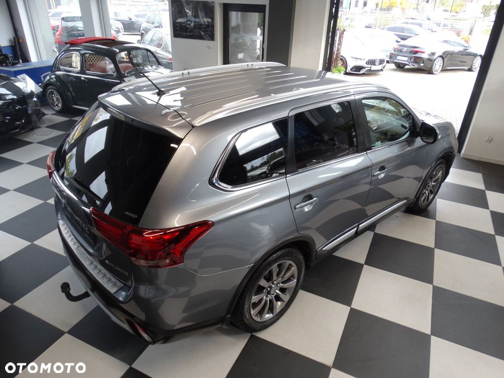 Mitsubishi Outlander - 11