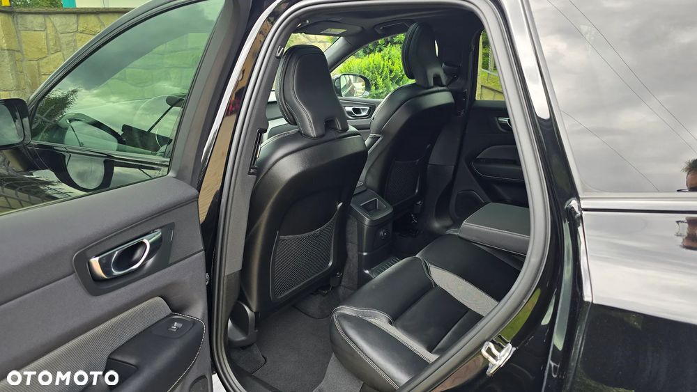 Volvo XC 60 T6 Plug-In Hybrid AWD Ultra Dark - 12