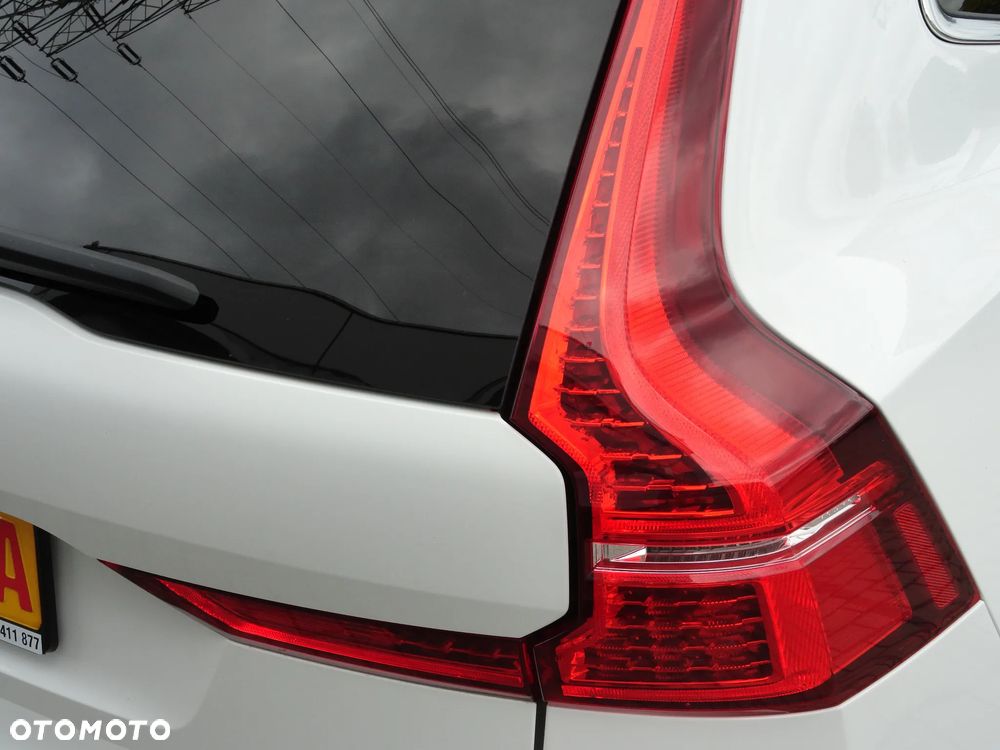 Volvo XC 60 B4 D AWD Geartronic Momentum Pro - 32