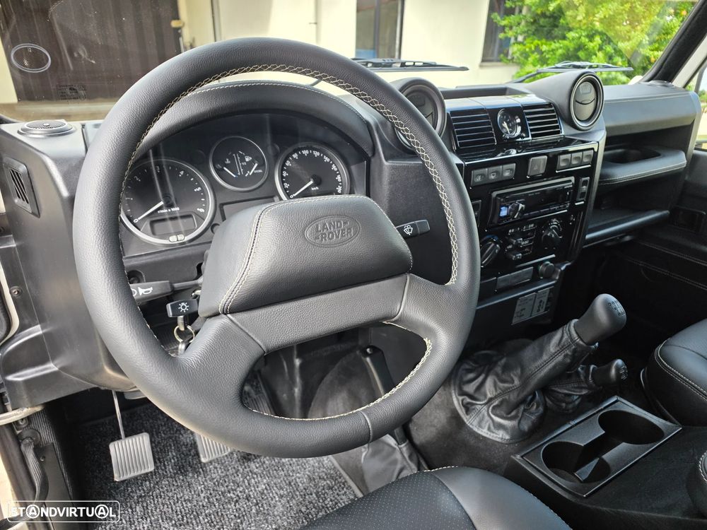 Land Rover Defender 90 2.4 CRD S - 32