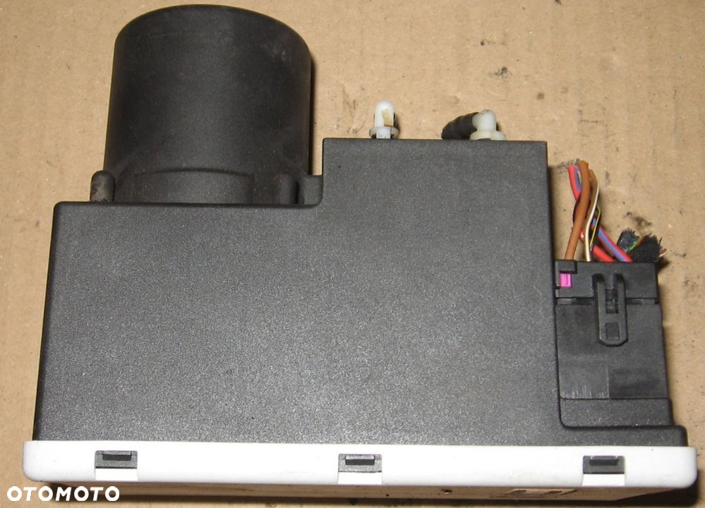 8L0862257E pompka centralnego zamka AUDI A4 B5 A3 8L 8L0862257E - 2