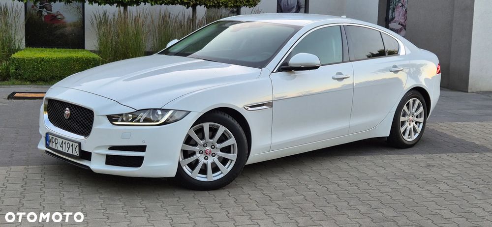 Jaguar XE 2.0 D R-Sport - 28