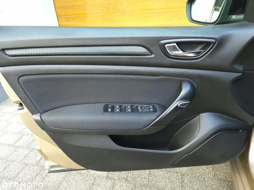 Renault Megane ENERGY TCe 140 EDC LIMITED - 24