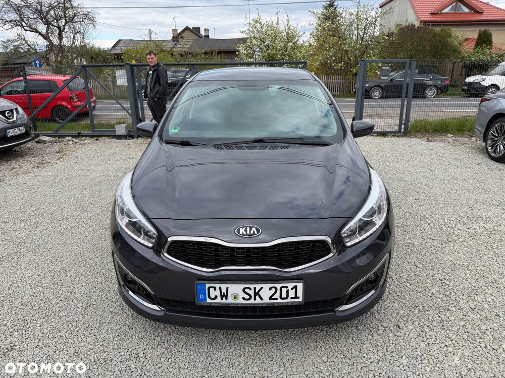 Kia Ceed 1.6 CRDi 136 ISG Dream-Team Edition - 2