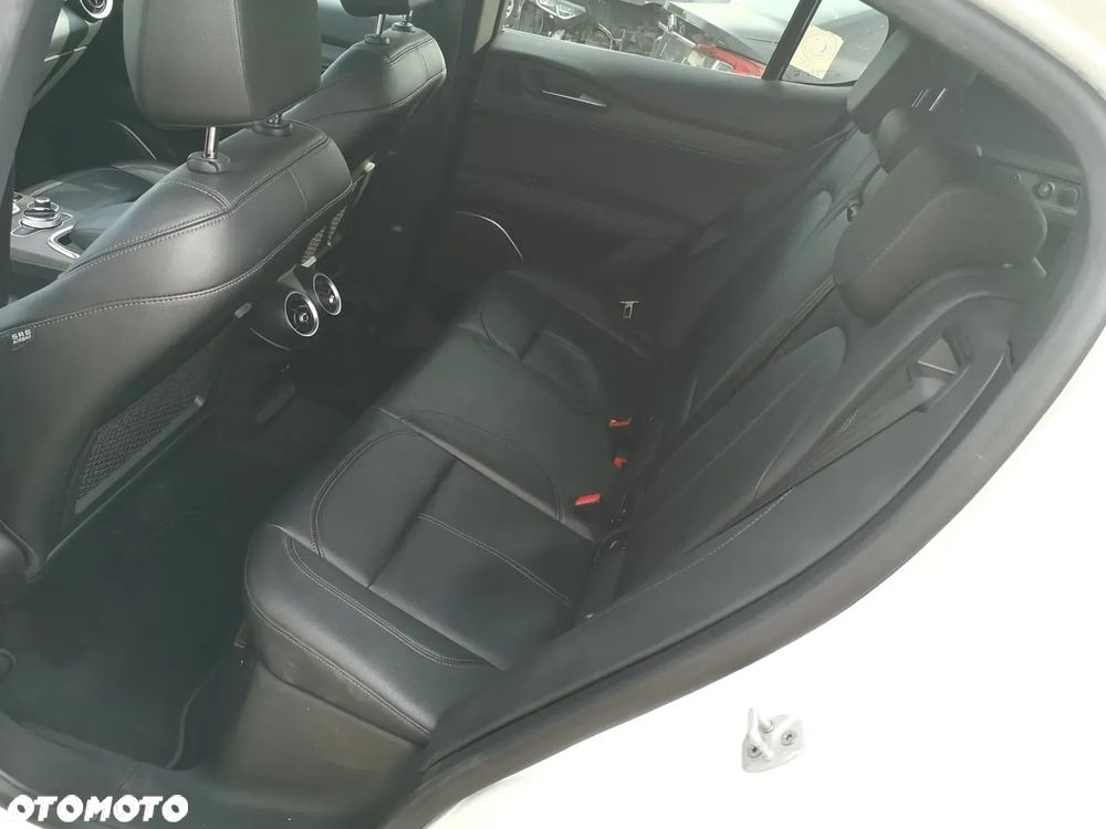 Alfa Romeo Stelvio 2.2 16V AT8 - 31