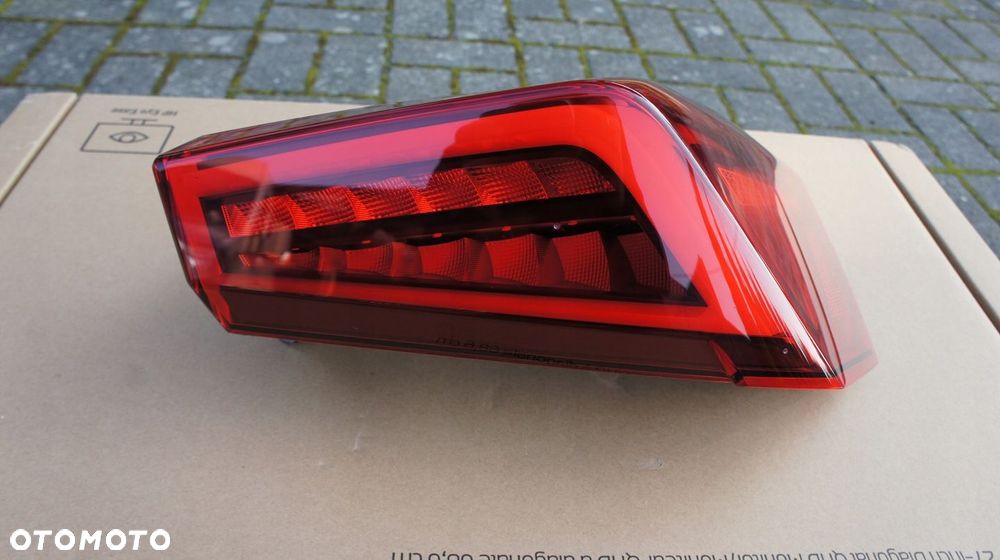 TYLNA PRAWA LAMPA CUPRA BORN LED - 1